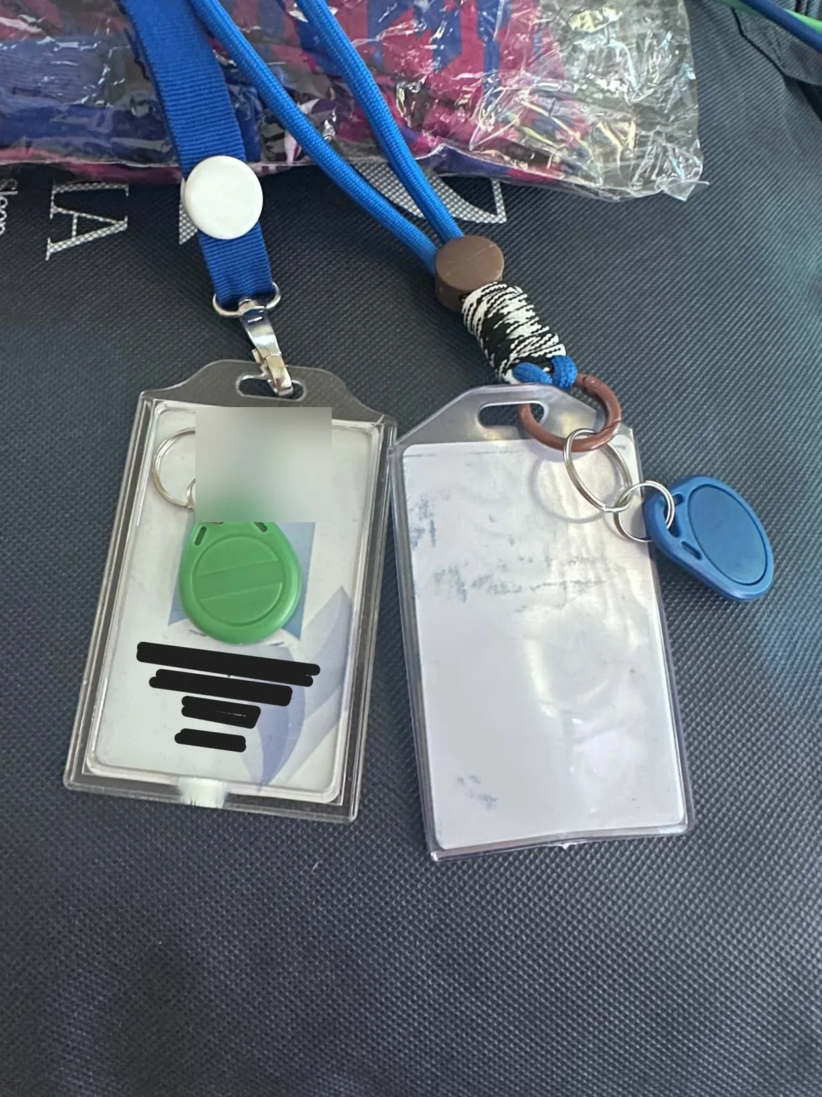 บัตรและพวงกุญแจคีย์การ์ด
